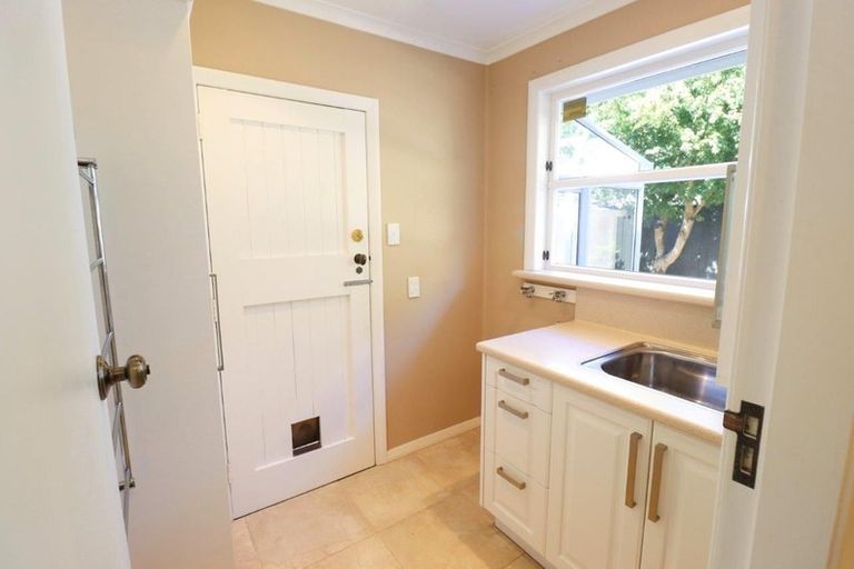 Photo of property in 18 Churchill Avenue, Hokowhitu, Palmerston North, 4410