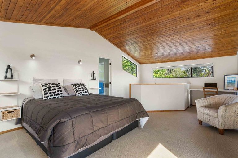 Photo of property in 16 Mount Avenue, Pauanui, Hikuai, 3579