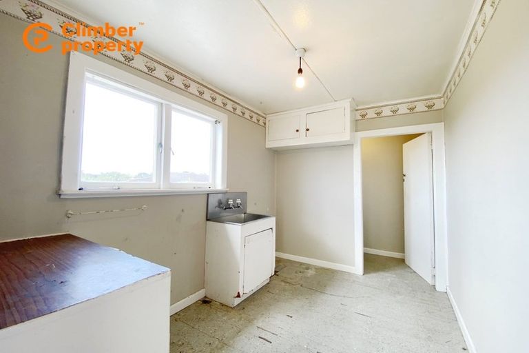 Photo of property in 8 Hugh Brown Drive, New Lynn, Auckland, 0600