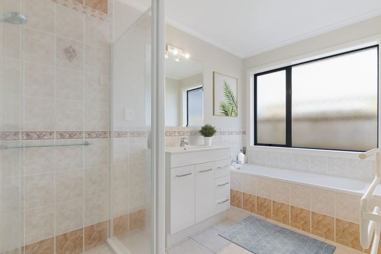 Photo of property in 12 Elwyn Close, Flat Bush, Auckland, 2016