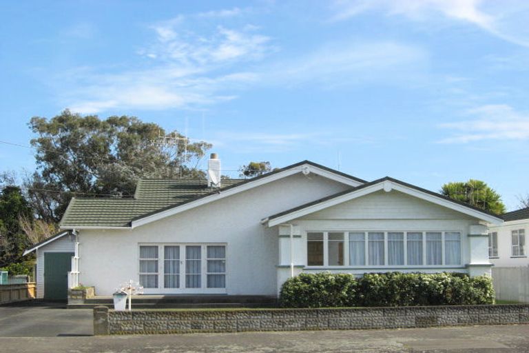 Photo of property in 5 Gonville Avenue, Gonville, Whanganui, 4501