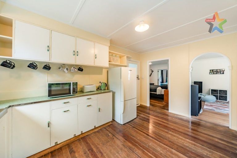 Photo of property in 4 Powell Road, Kelson, Lower Hutt, 5010