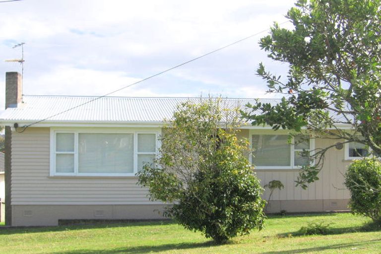 Photo of property in 964 East Coast Road, Northcross, Auckland, 0632