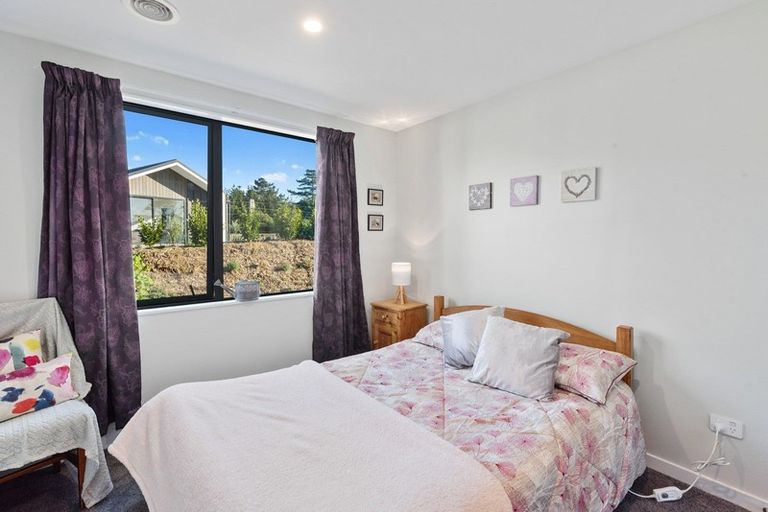 Photo of property in 48 Ferndale Drive, Waikanae, 5036