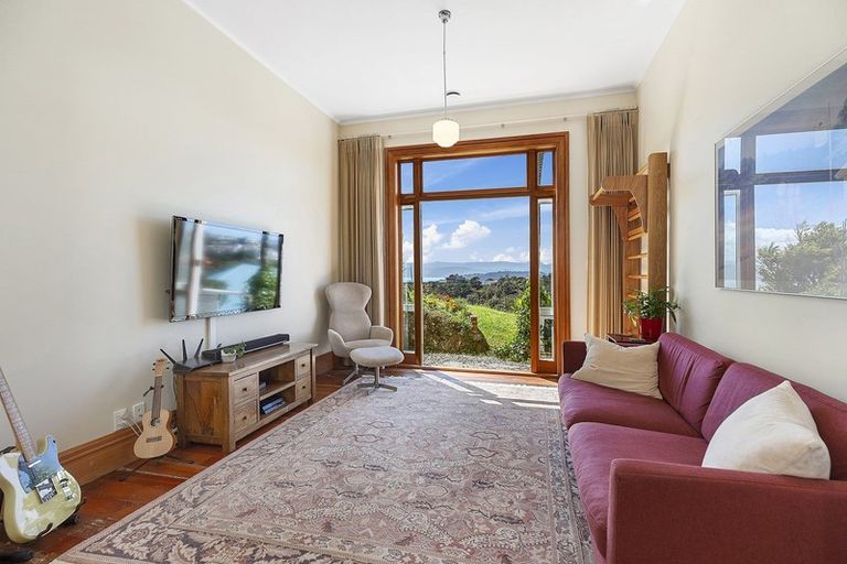 Photo of property in 37 Garden Road, Northland, Wellington, 6012