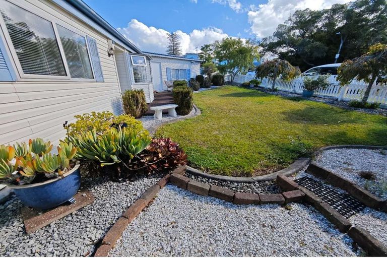 Photo of property in 1/17 Nutsey Avenue, Northcote, Auckland, 0627