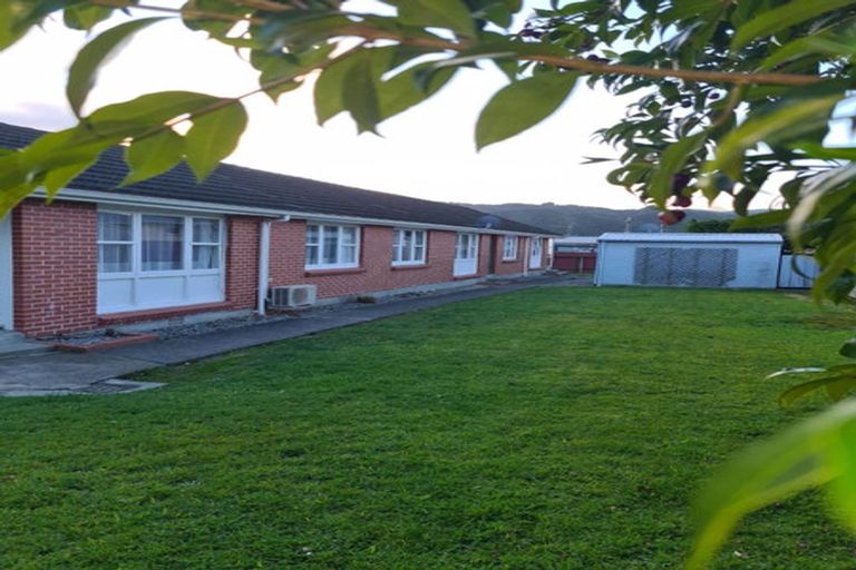 Photo of property in 2/31 Hillside Drive, Maoribank, Upper Hutt, 5018