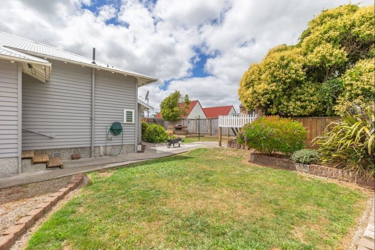 Photo of property in 556a Queen Street East, Levin, 5510