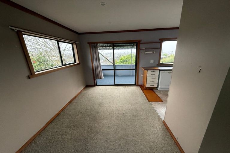 Photo of property in 2/521 Glenfield Road, Glenfield, Auckland, 0629