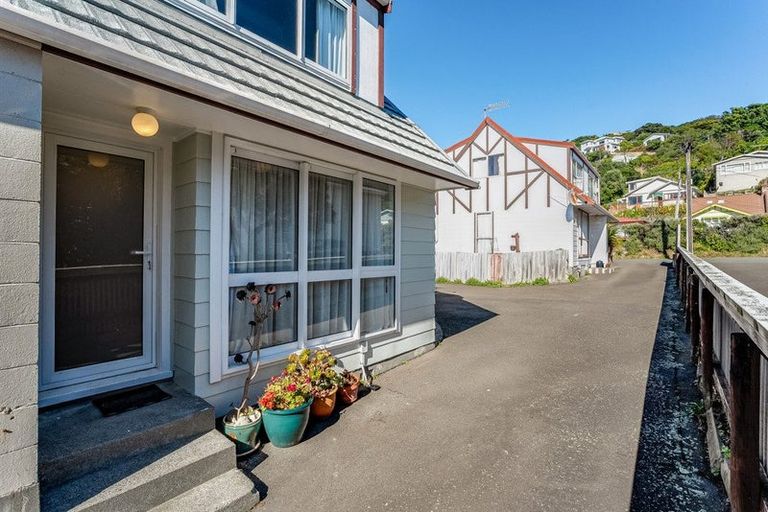 Photo of property in 3/133 Queens Drive, Lyall Bay, Wellington, 6022