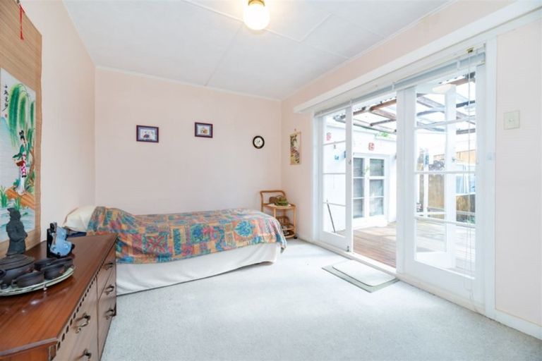 Photo of property in 24 Koromiko Street, New Lynn, Auckland, 0600