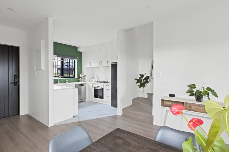 Photo of property in 20a Putiputi Way, Papakura, 2110