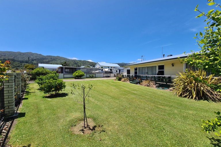 Photo of property in 68 Watt Street, Coromandel, 3506