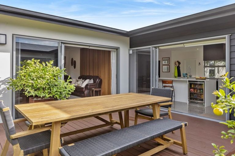 Photo of property in 4 Wentworth Lane, Waiwhakaiho, New Plymouth, 4312