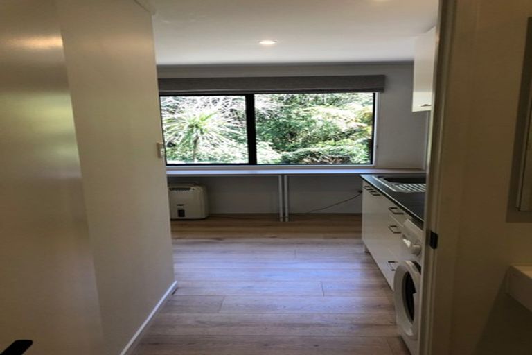 Photo of property in 33 Park Hill Road, Birkenhead, Auckland, 0626