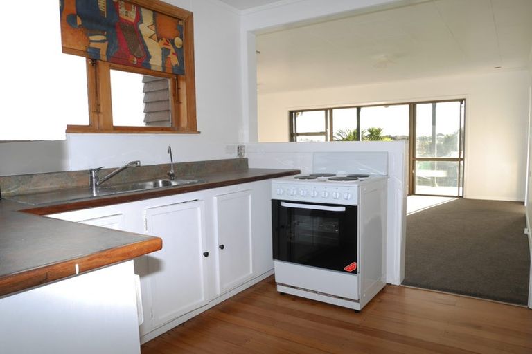 Photo of property in 122 Matai Road, Raumati South, Paraparaumu, 5032