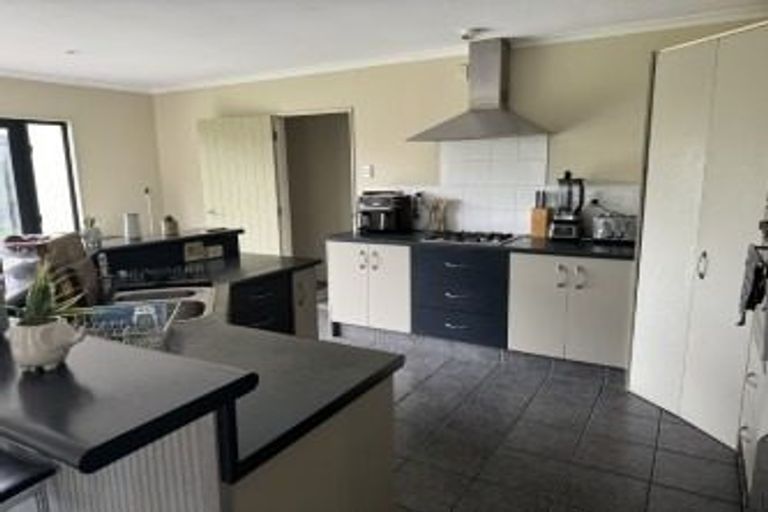 Photo of property in 73 Guildford Drive, Paraparaumu, 5032