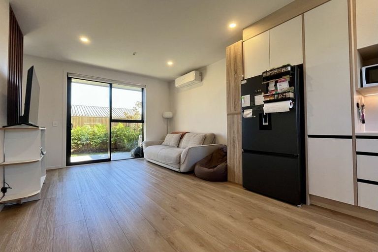 Photo of property in 27d Dawnhaven Drive, Te Atatu Peninsula, Auckland, 0610