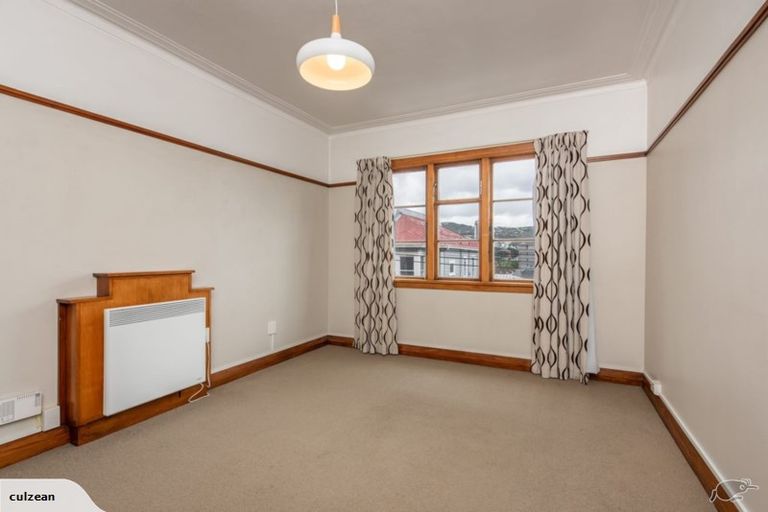 Photo of property in Ionian Flats, 123-125 Brougham Street, Mount Victoria, Wellington, 6011