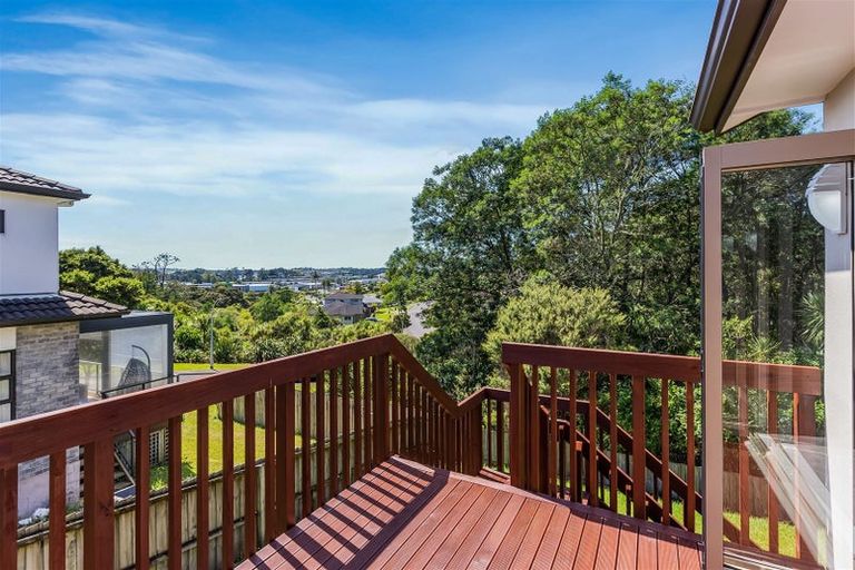 Photo of property in 14 Spoonbill Place, Unsworth Heights, Auckland, 0632