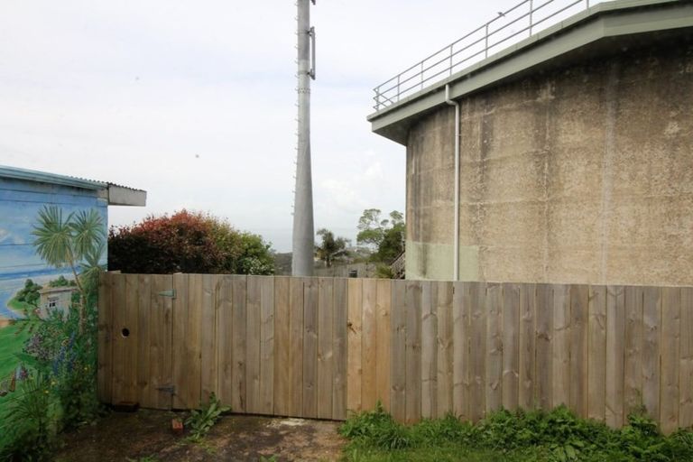 Photo of property in 519a East Coast Road, Murrays Bay, Auckland, 0630