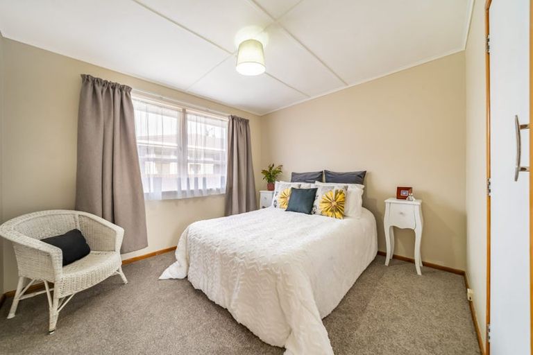 Photo of property in 2/8 Oregon Drive, Maoribank, Upper Hutt, 5018