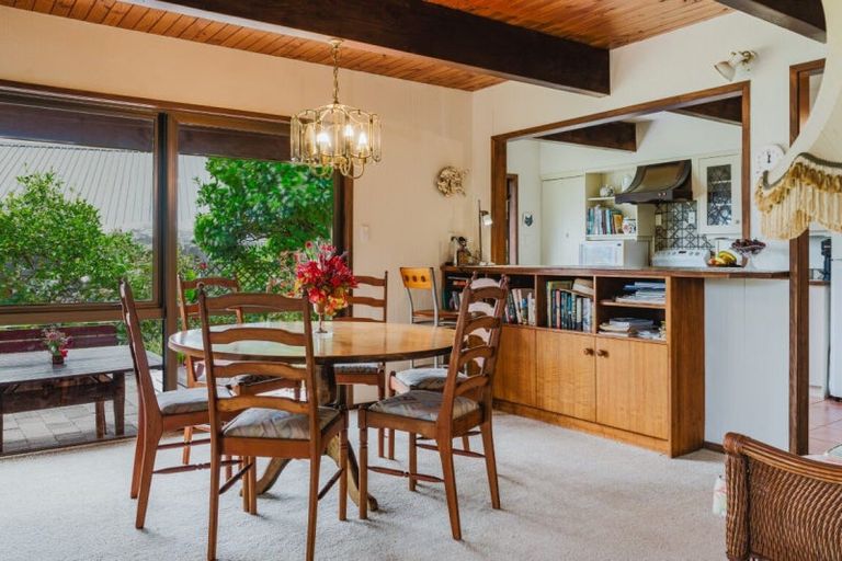 Photo of property in 11 Chelverton Terrace, Red Beach, 0932