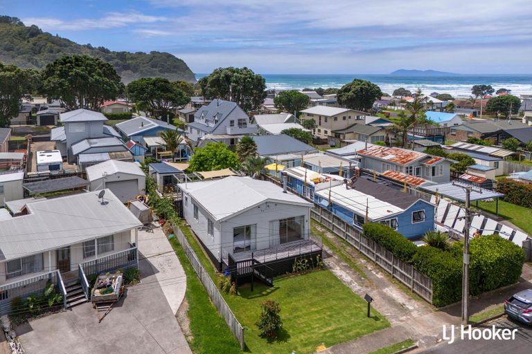 Photo of property in 10 Fyfe Road, Waihi Beach, 3611