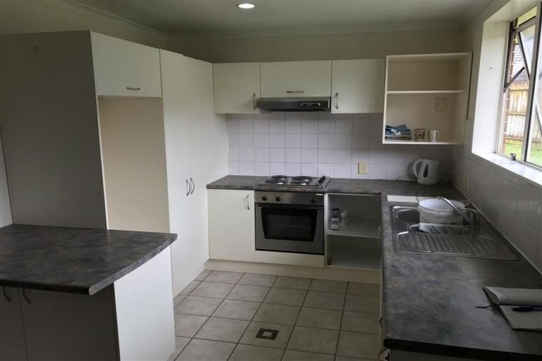 Photo of property in 25 Loughinisland Place, Weymouth, Auckland, 2103