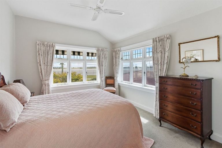 Photo of property in 22 Main Road, Mount Pleasant, Christchurch, 8081