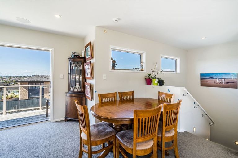 Photo of property in 9 Namsan Close, Fairview Heights, Auckland, 0632