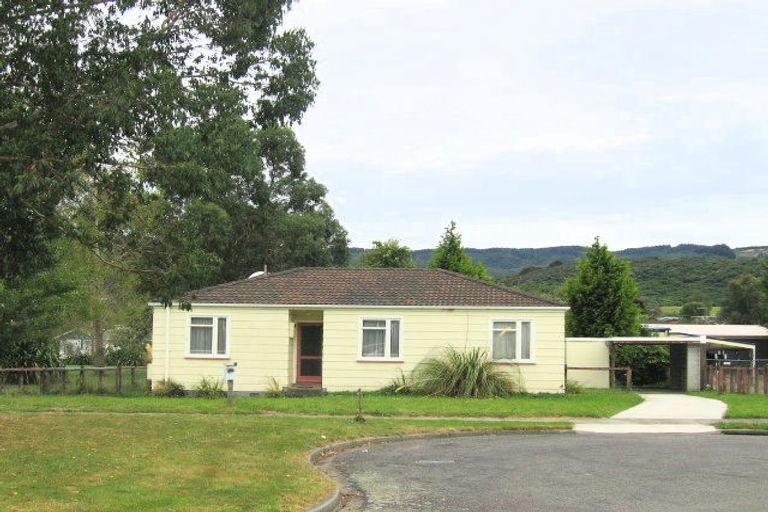 Photo of property in 20 Edelweiss Grove, Timberlea, Upper Hutt, 5018