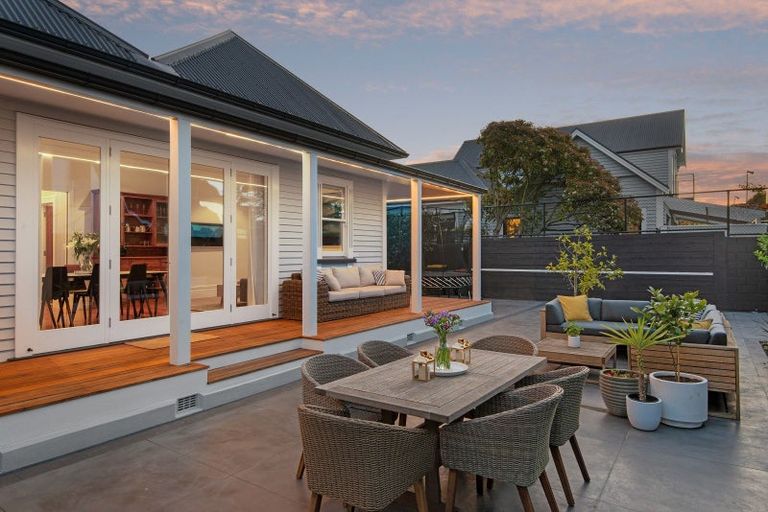 Photo of property in 75 Holly Road, St Albans, Christchurch, 8014