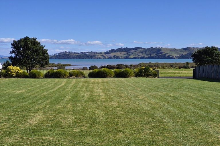 Photo of property in 11 Koromiko Drive, Coromandel, 3506