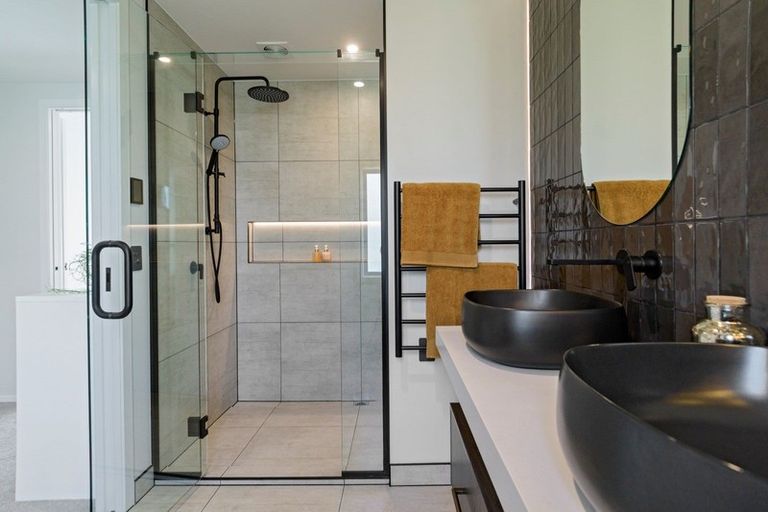 Photo of property in 337 Devonport Road, Tauranga, 3110