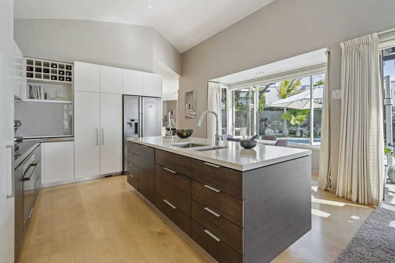 Photo of property in 2/2 Clifton Road, Hauraki, Auckland, 0622