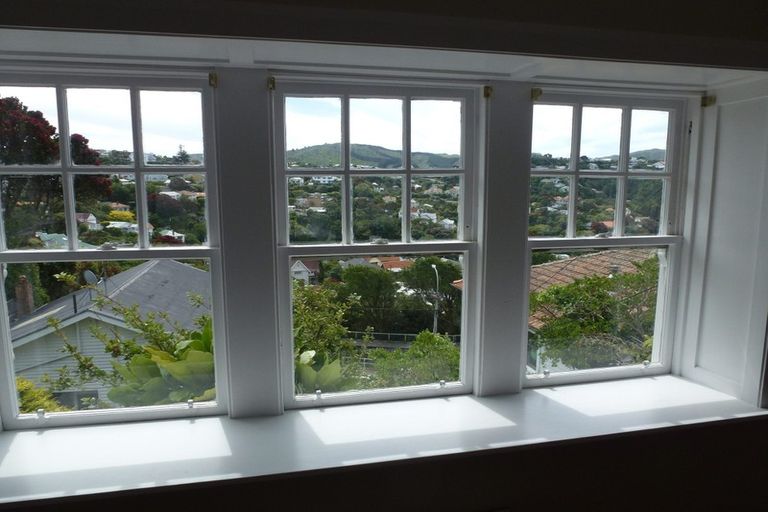 Photo of property in 5a Grove Road, Kelburn, Wellington, 6012