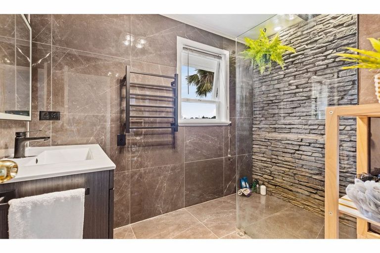 Photo of property in 77 Royal Road, Massey, Auckland, 0614