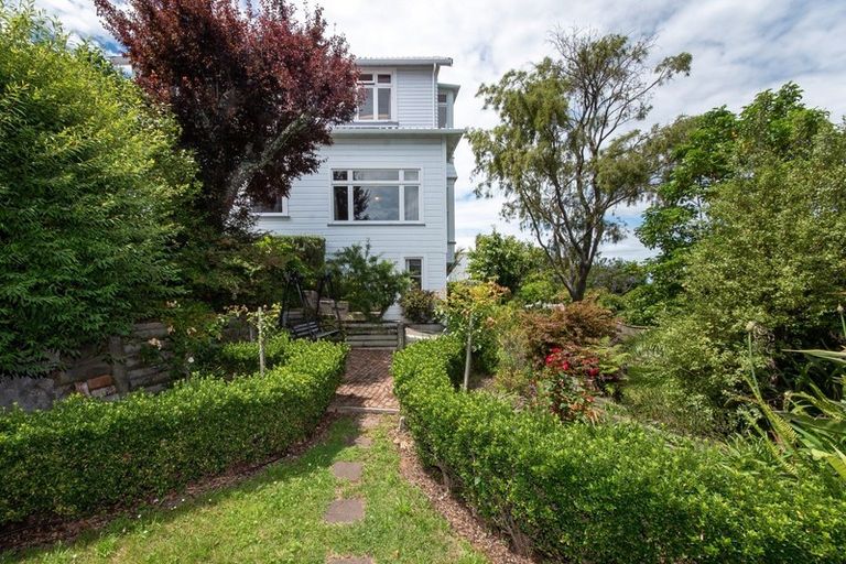 Photo of property in 18 Cobden Road, Bluff Hill, Napier, 4110