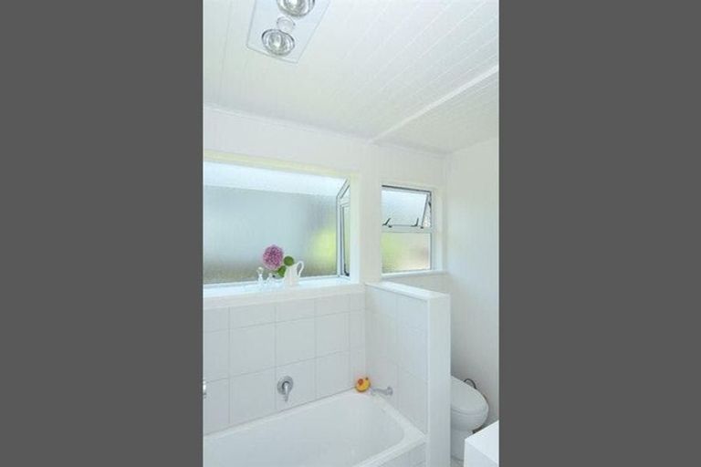 Photo of property in 13 Merchant Avenue, Te Atatu South, Auckland, 0610