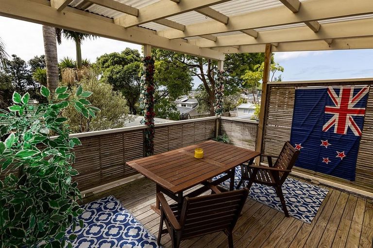 Photo of property in 106 Calliope Road, Stanley Point, Auckland, 0624