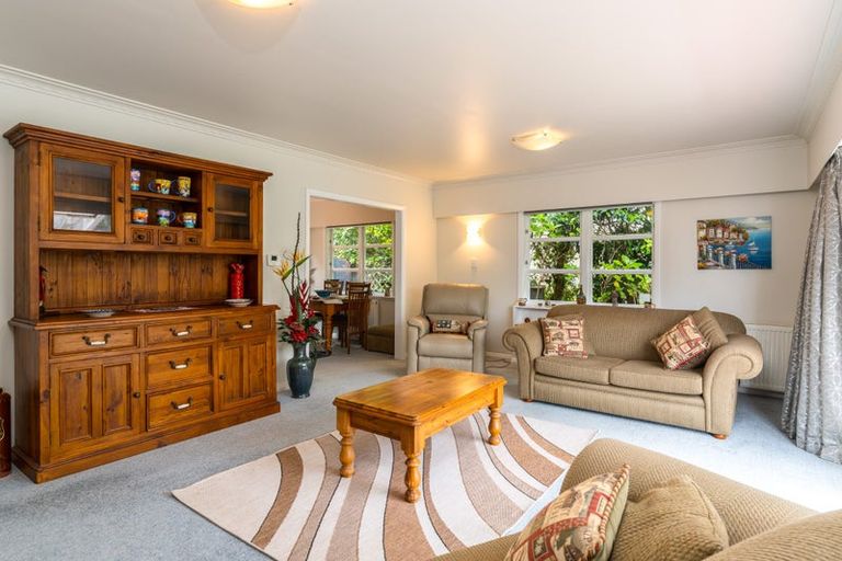 Photo of property in 39 Sunrise Boulevard, Tawa, Wellington, 5028