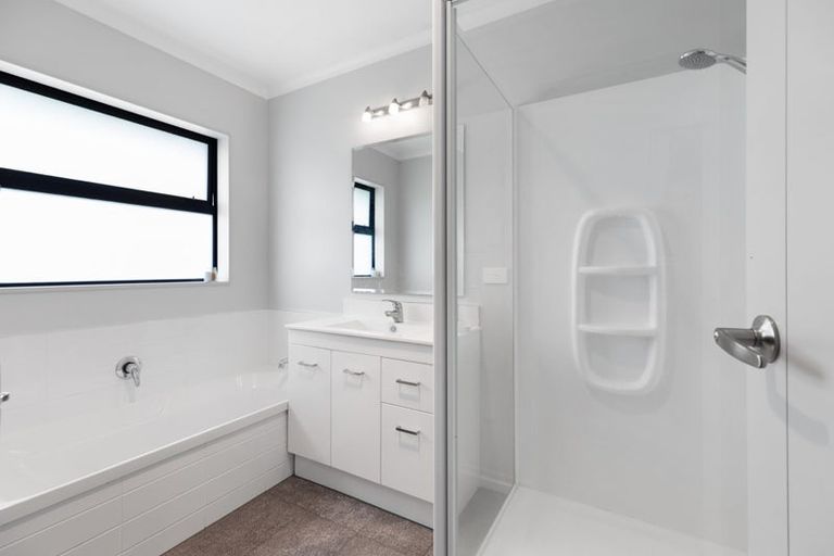 Photo of property in 182 Ballintoy Park Drive, Welcome Bay, Tauranga, 3175