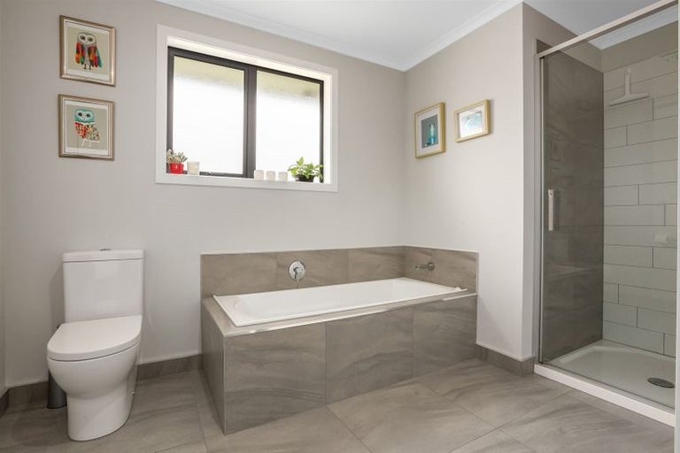 Photo of property in 25 Queen Charlotte Drive, Aotea, Porirua, 5024