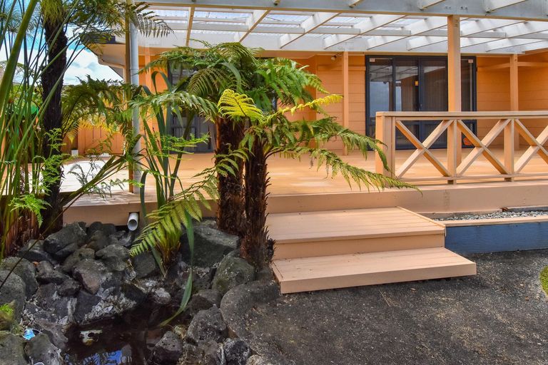 Photo of property in 16 Eloise Place, Clendon Park, Auckland, 2103