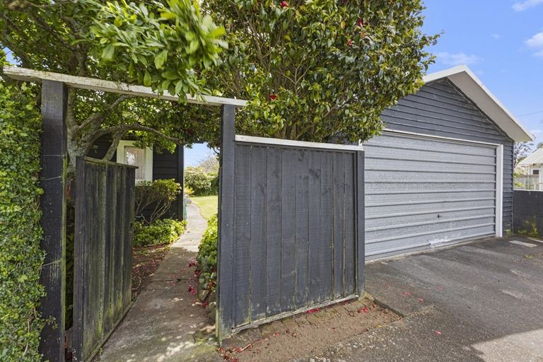 Photo of property in 2 Hoyle Place, New Plymouth, 4310