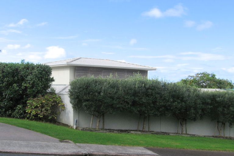 Photo of property in 17 Chelverton Terrace, Red Beach, 0932