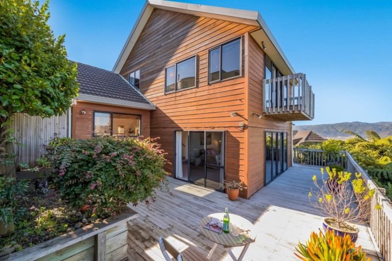 Photo of property in 6 Avonlea Grove, Belmont, Lower Hutt, 5010