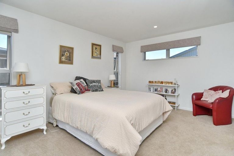 Photo of property in 1 Glenbarr Lane, Broomfield, Christchurch, 8042