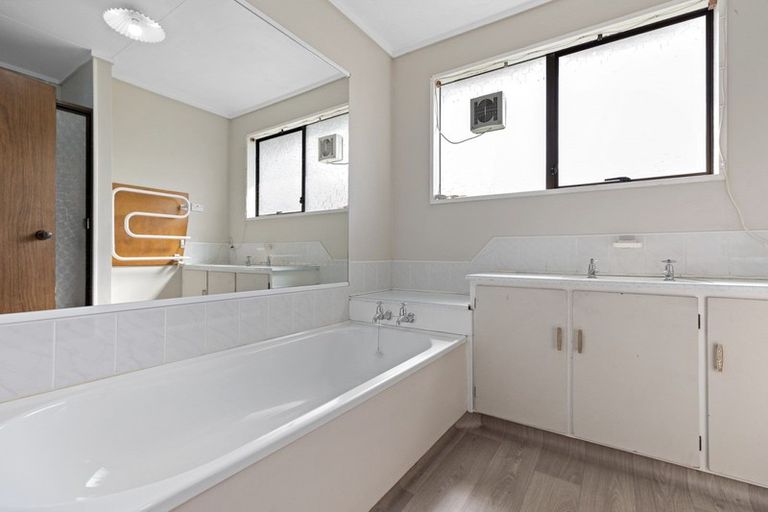 Photo of property in 130 Ohauiti Road, Hairini, Tauranga, 3112